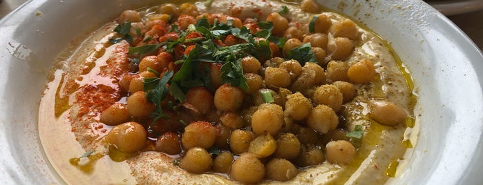 Hummus haBait is one of Lugares favoritos de Oren.