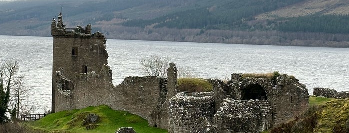 Urquhart Castle is one of Lugares favoritos de Carl.