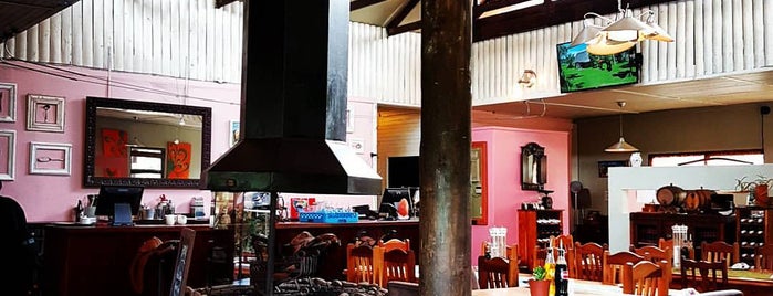 Zucchini Restaurant is one of สถานที่ที่ Maya ถูกใจ.