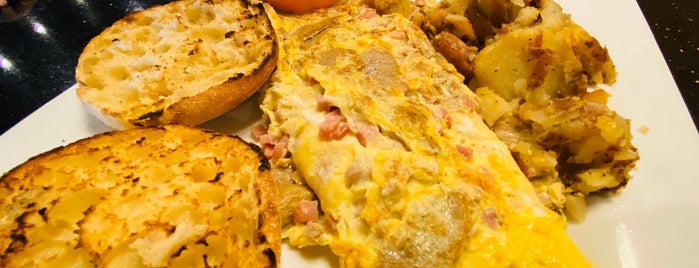 Keke's Breakfast Cafe is one of The 15 Best Places for Omelettes in Orlando.