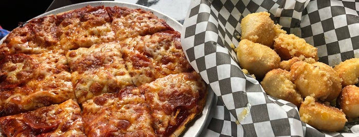 Paul's Chicago Pizza is one of Ben's Saved Places.