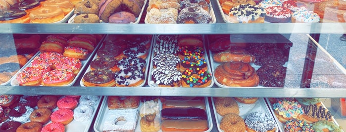 Randy's Donuts is one of lax // favs.