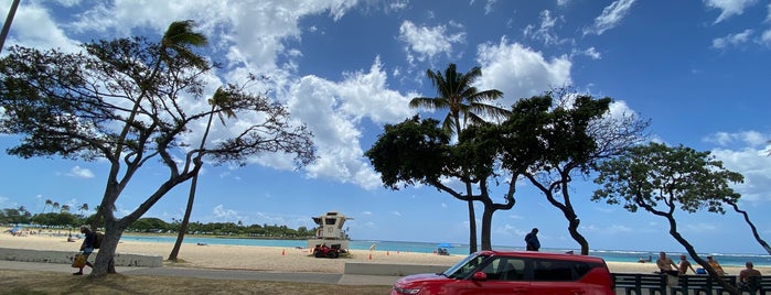 Ala Moana Beach Park is one of Tempat yang Disukai Karla.