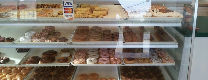 Donut Depot is one of My Places.