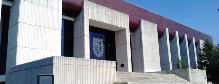Biblioteca Nacional de Ciencia y Tecnología is one of Lugares favoritos de Adriana.