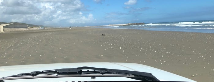 京知釜海水浴場 is one of Surfing /Japan.