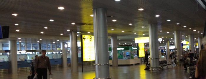 Terminal F is one of аэропорты.