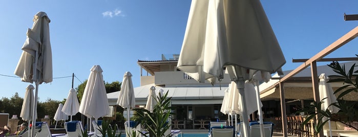 Iakinthos Resort is one of Lugares favoritos de Esin.