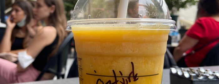Starbucks is one of Dilek'in Beğendiği Mekanlar.