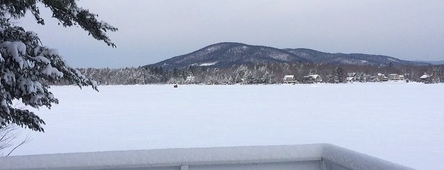 Lake Winnipesaukee is one of New Hampshire.