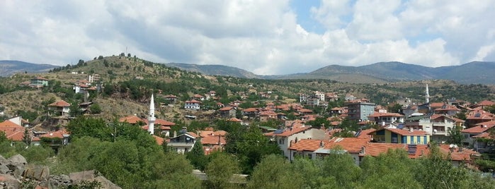 Yeşilöz is one of Lieux qui ont plu à Özgür.
