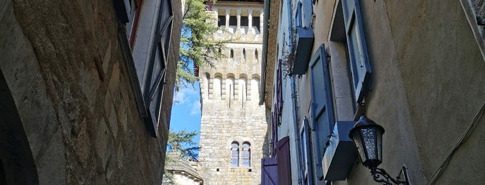 Saint-Antonin-Noble-Val is one of Holiday Destinations.