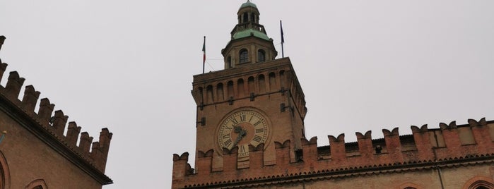 Torre Accursio (o dell'Orologio) is one of Болонья.