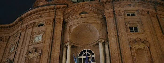 Piazza Carignano is one of Raz's Wedding Trip.