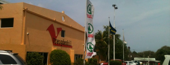 Vreugdenhil Supermarket is one of Locais curtidos por SV.