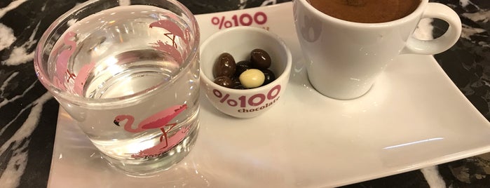 %100 Chocolate Patisserie Çeşme is one of สถานที่ที่ Ece ถูกใจ.