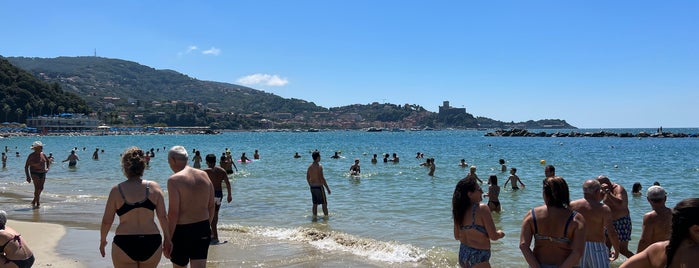 Spiaggia San Terenzo is one of Lerici.