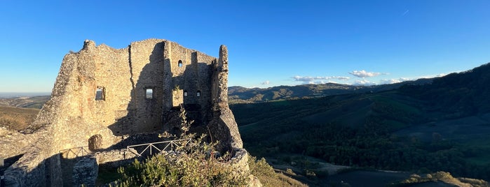 Castello Di Canossa is one of Posti in cui tornare.