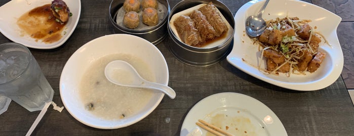 Golden Lotus Chinese Restaurant is one of Orlando To-Do List.