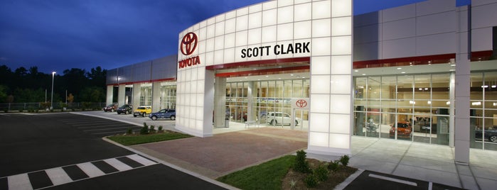 Scott Clark's Toyota is one of Tempat yang Disukai Tom.