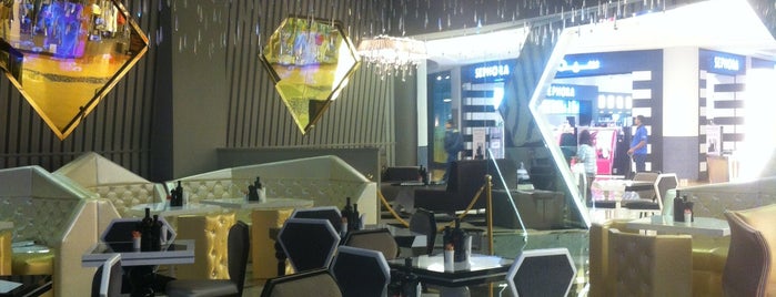 Fashion TV  Cafe is one of Hessa Al Khalifaさんの保存済みスポット.