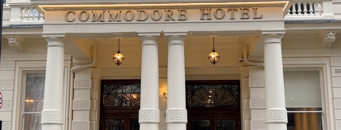 Commodore Hotel is one of Baybora'nın Beğendiği Mekanlar.