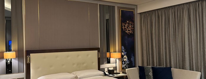 Grand Hyatt Al Khobar Hotel and Residences is one of สถานที่ที่บันทึกไว้ของ Nouf.