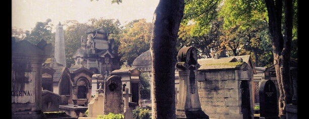 Montmartre Cemetery is one of Paris.