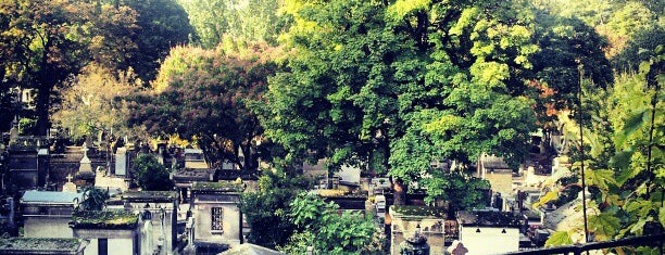 Cementerio de Montmartre is one of Happy Halloween.