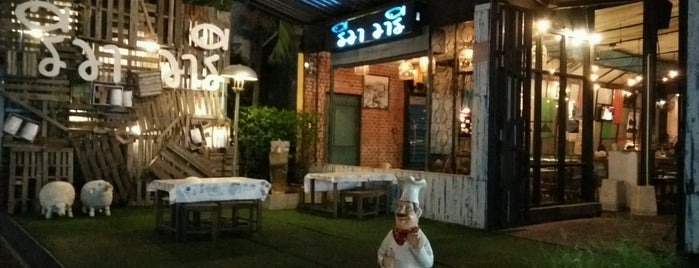 Reeva Varee Chill Out Garden Restaurant is one of Night time chillin' ☆彡.