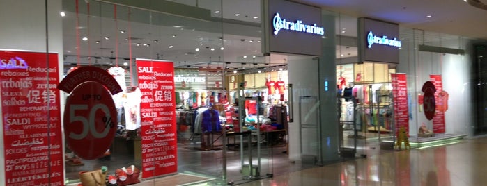 Stradivarius is one of Jaymeeさんのお気に入りスポット.