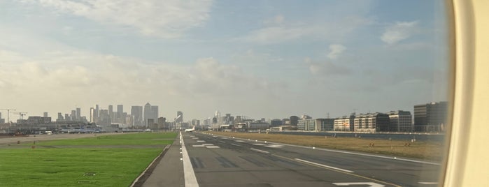 Runway 09/27 is one of Frankfurt.