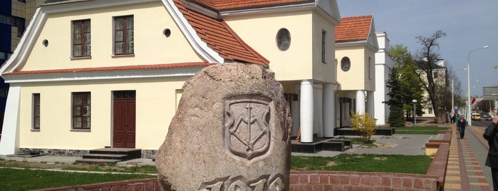 Музей «Спасённые художественные ценности» is one of Бярэсьце.