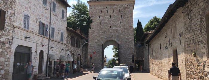 Porta Nuova is one of Lieux qui ont plu à Valeria.