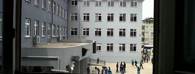 Celal Aras Anadolu Lisesi is one of Tempat yang Disukai sürücü kursu.