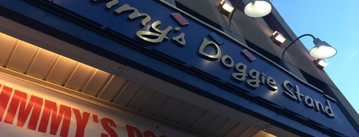 Jimmy's Doggie Stand is one of Locais curtidos por Noelle.