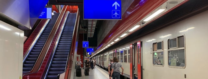 Gare de Brussels Airport-Zaventem is one of Lieux qui ont plu à Cristina.
