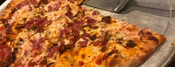 Lakeside Pizza And Grill is one of The 11 Best Places for Red Pepper Flakes in Austin.