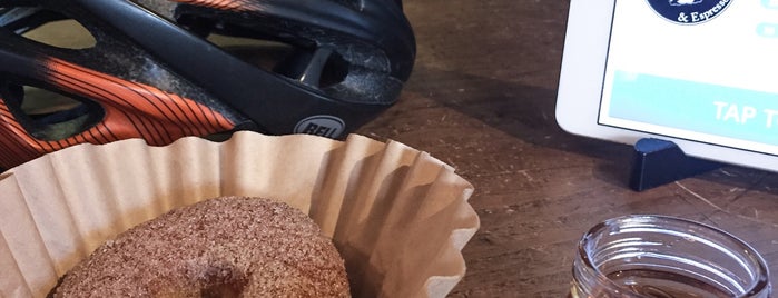 Boxer Donut & Espresso Bar is one of Locais curtidos por Matthew.