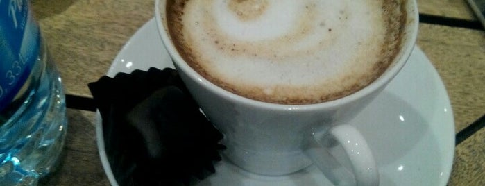 Kahve Dünyası is one of Şuleさんのお気に入りスポット.