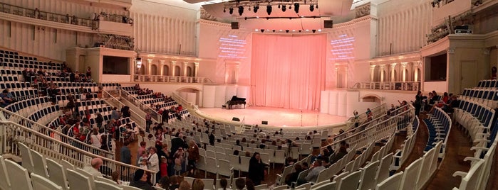 Tchaikovsky Concert Hall is one of Locais curtidos por Nadezhda.