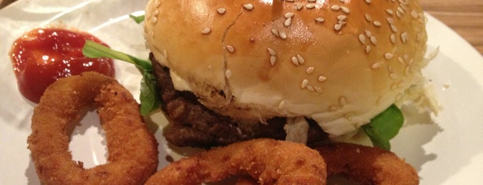 Charly's Homemade Burguer is one of Lugares favoritos de Marina.