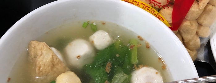 Bakso Ikan Telur Asin "Ahan" is one of Sieさんのお気に入りスポット.
