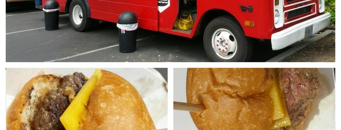 Home Plate Sliders Food Truck is one of edgar 님이 좋아한 장소.