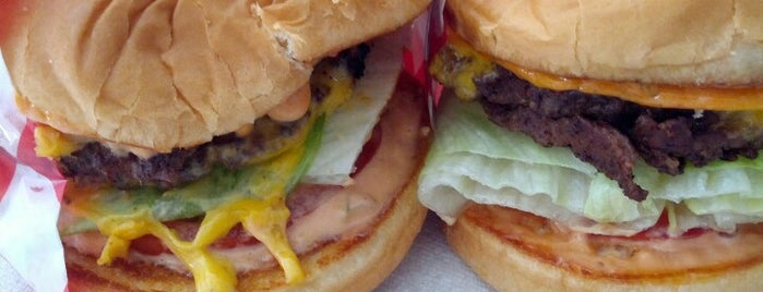 Rachel's Classic Burgers is one of Tempat yang Disukai edgar.