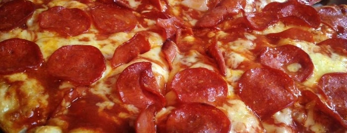 Otero's Pizza is one of Pizze.