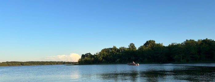 Longview Lake is one of Fun Places (not restaurants).