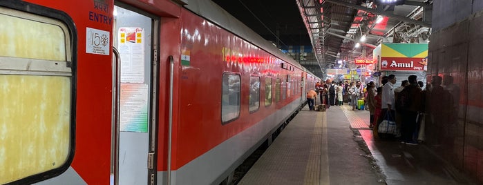 Borivali Railway Station is one of Chetu19 님이 좋아한 장소.