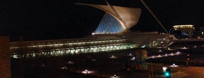 Milwaukee Art Museum is one of สถานที่ที่ André ถูกใจ.