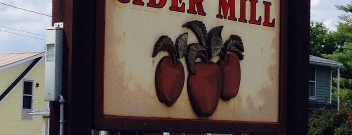 Cold Hollow Cider Mill is one of Lugares favoritos de Lindsaye.